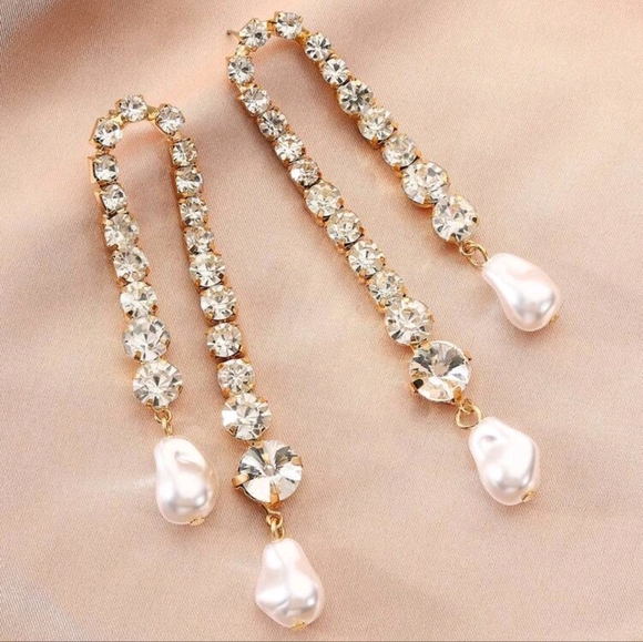 Zara faux rhinestone and pearls fringe earrings; costume jewelry style; nwot - Picture 3 of 9